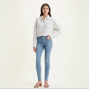 Levis. 311 Shaping Skinny Jeans. Size 30